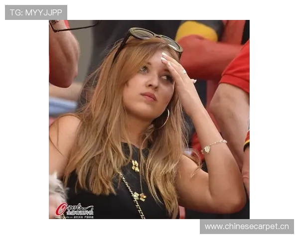 阿根廷美女球迷热情助威世界杯 展现无与伦比的风采与魅力